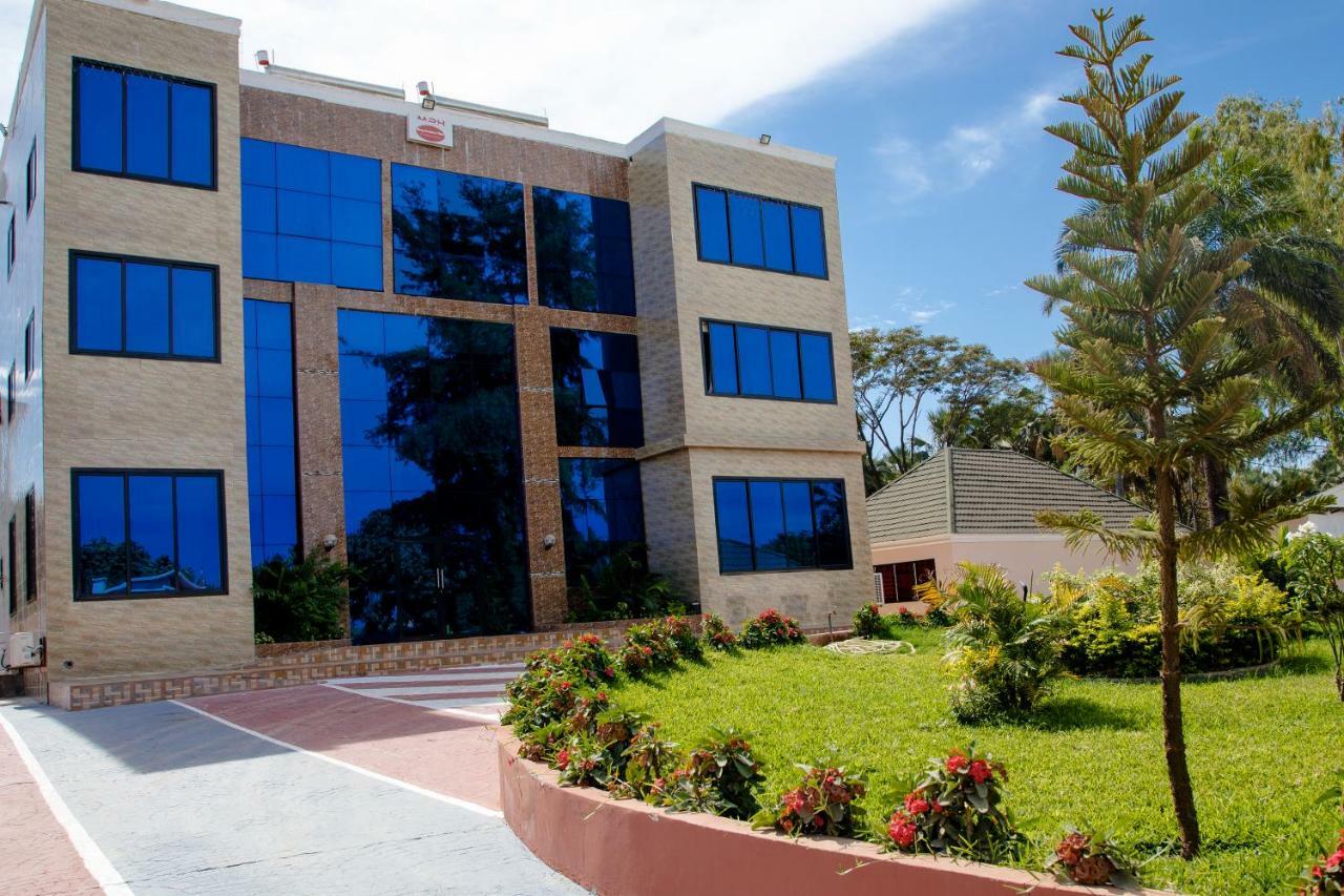 Metzy Residence Hotel Serrekunda Exterior photo