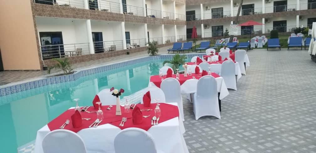 Metzy Residence Hotel Serrekunda Exterior photo