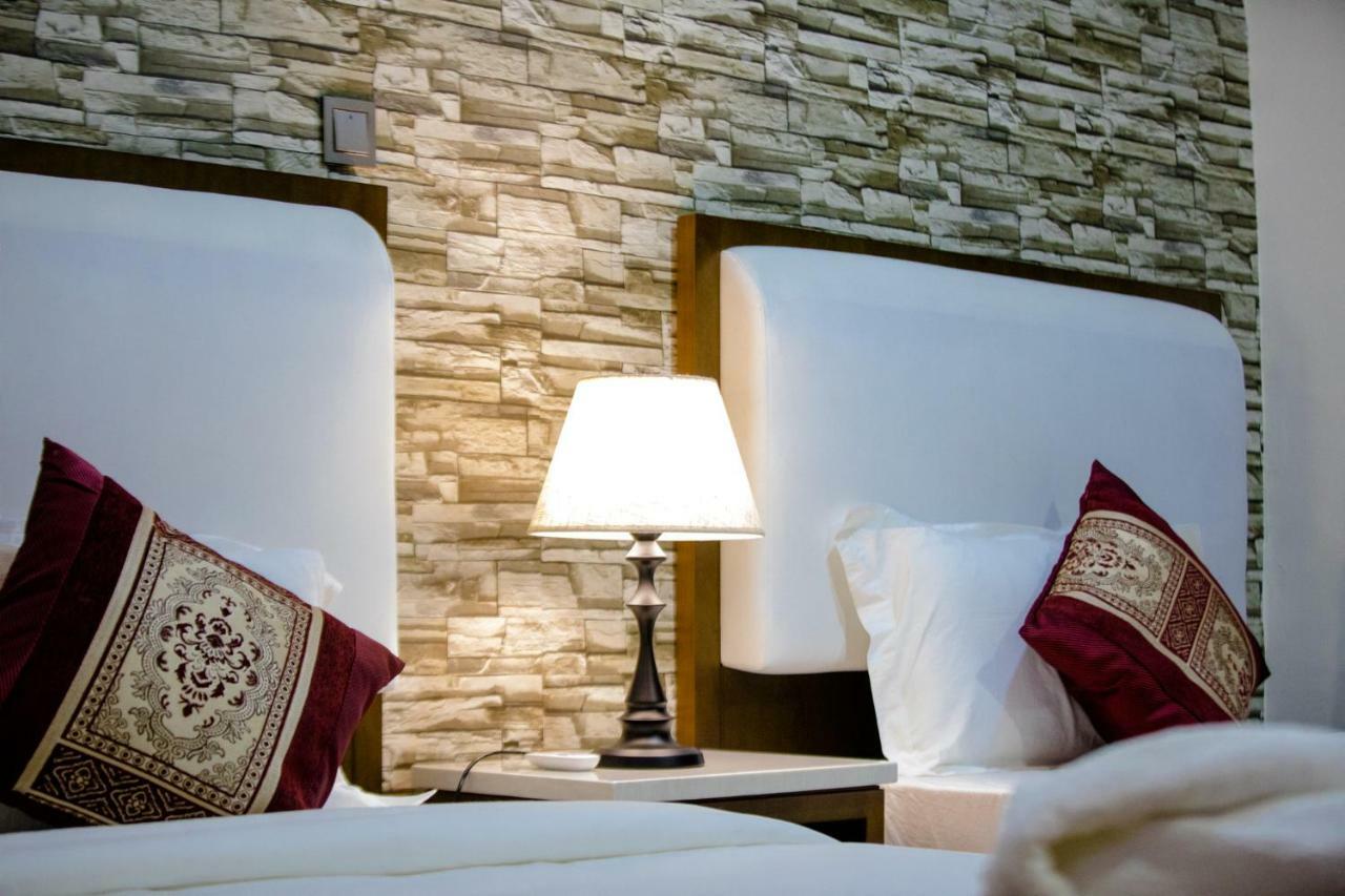 Metzy Residence Hotel Serrekunda Exterior photo