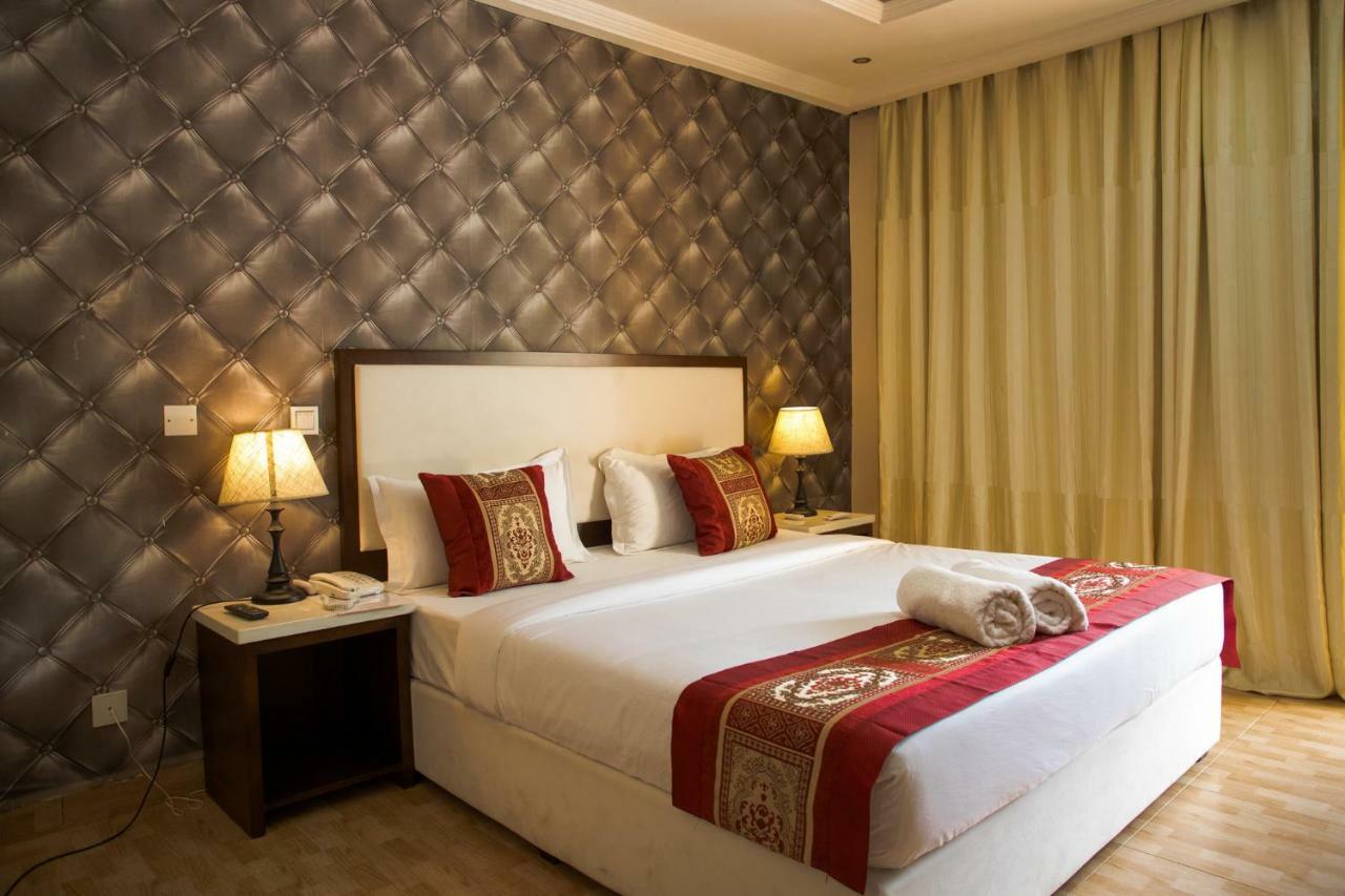 Metzy Residence Hotel Serrekunda Exterior photo