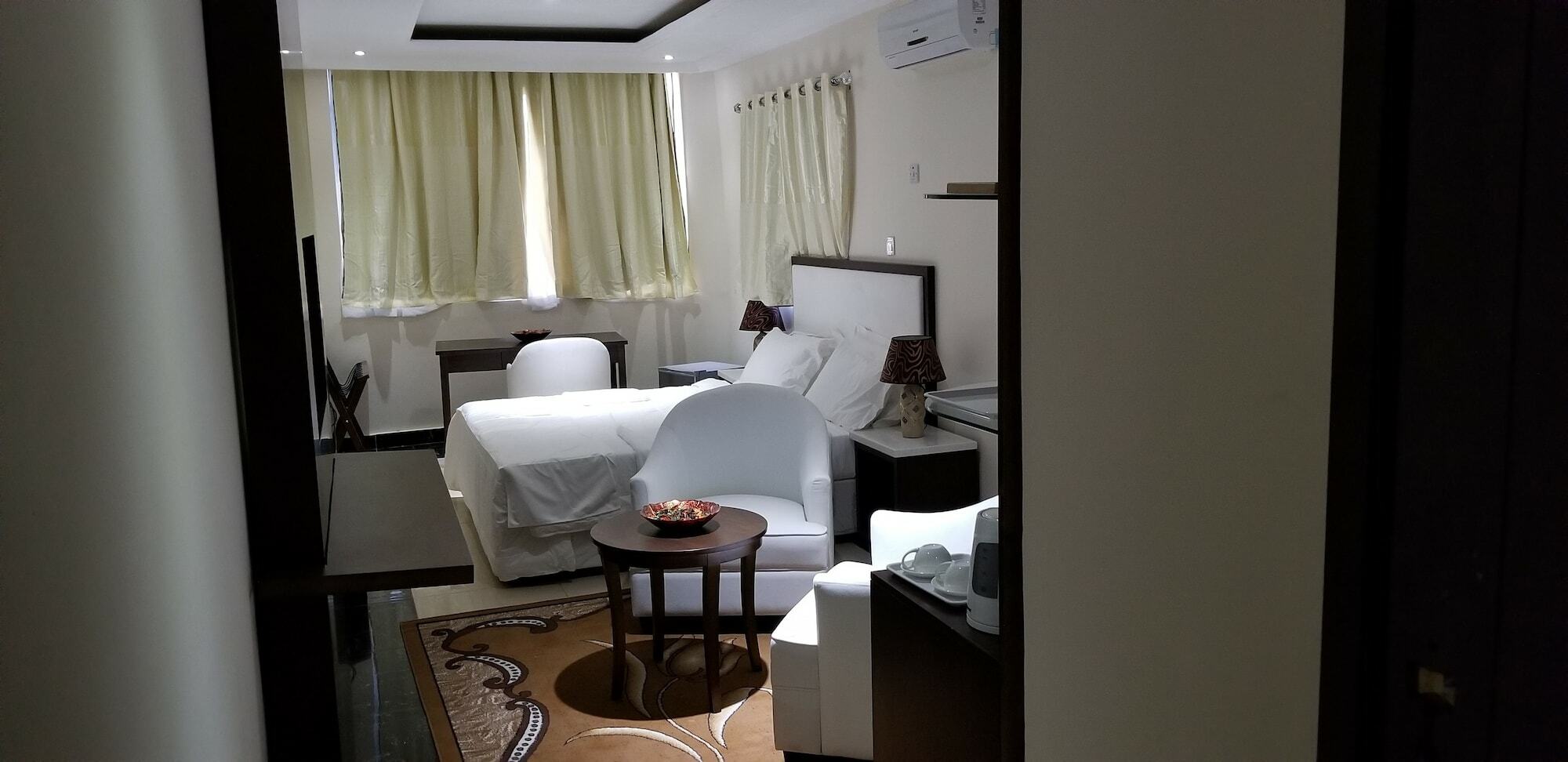 Metzy Residence Hotel Serrekunda Exterior photo