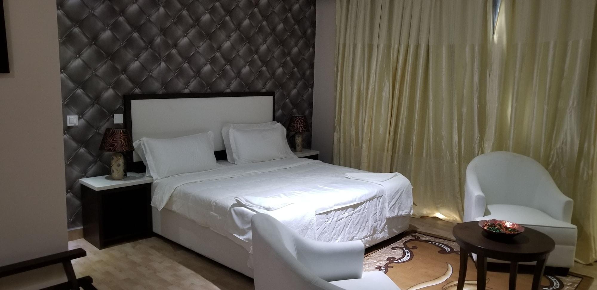 Metzy Residence Hotel Serrekunda Exterior photo