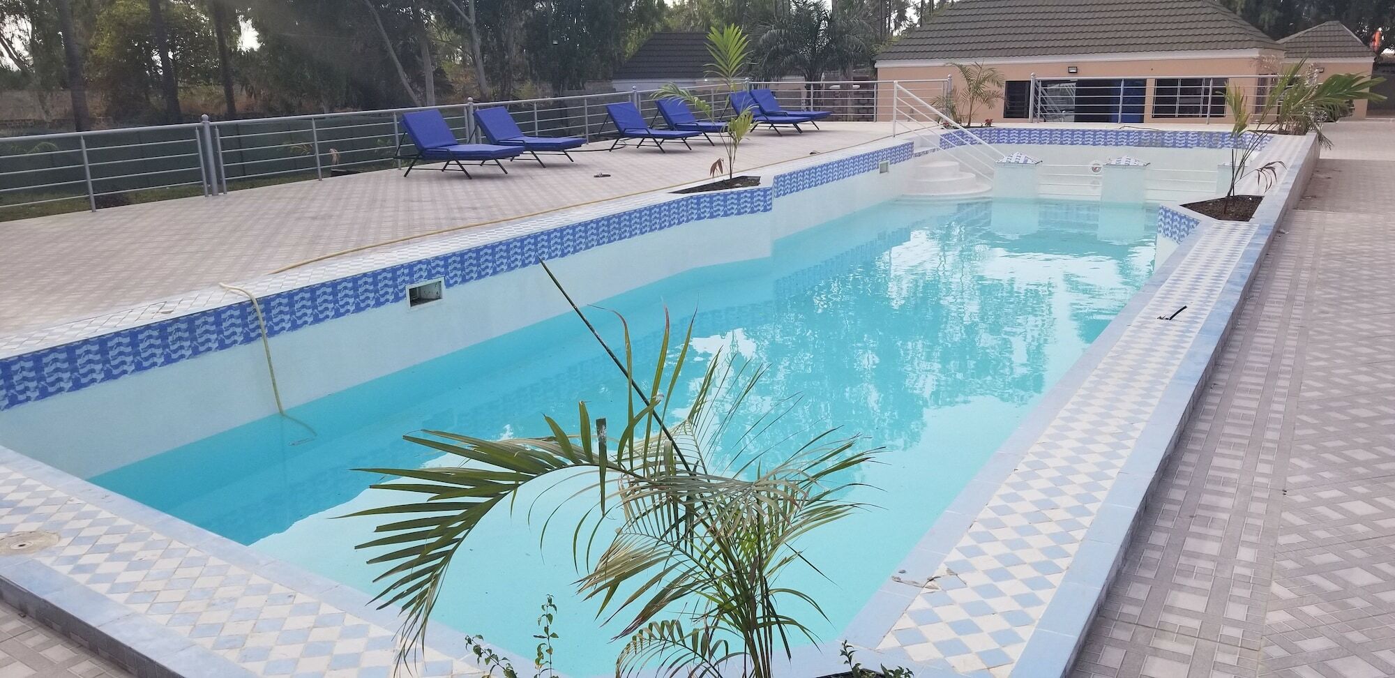Metzy Residence Hotel Serrekunda Exterior photo