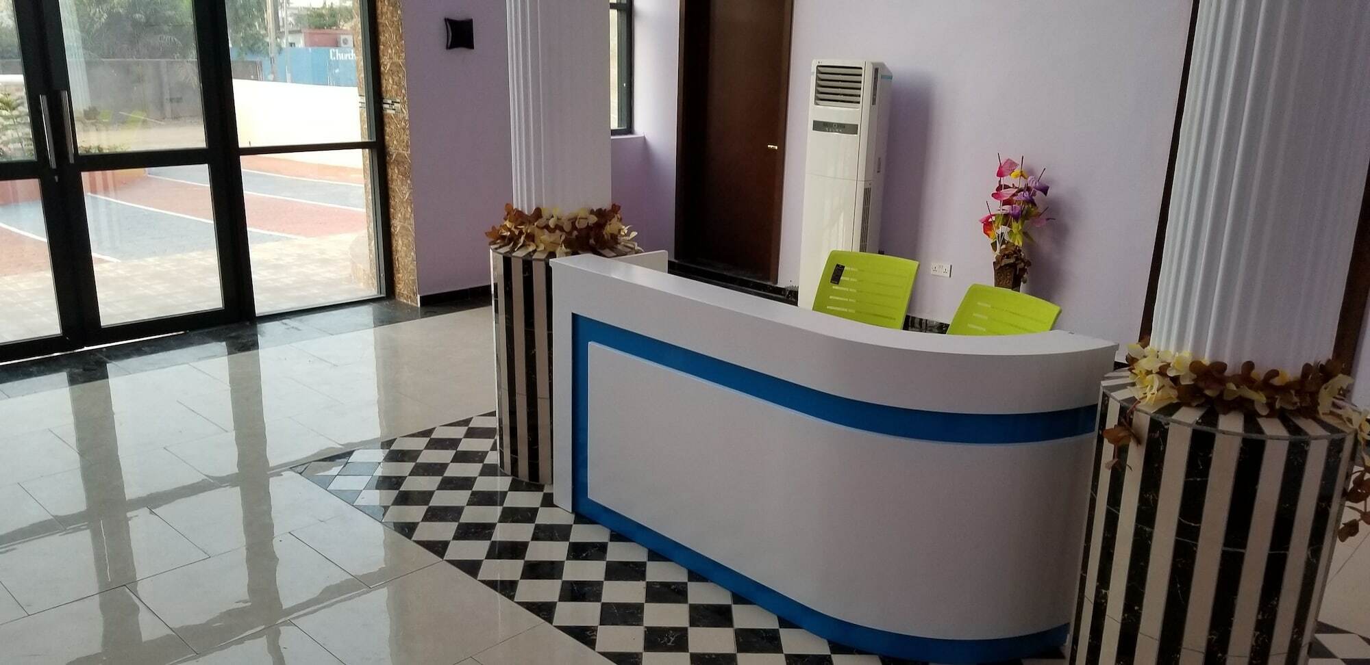 Metzy Residence Hotel Serrekunda Exterior photo