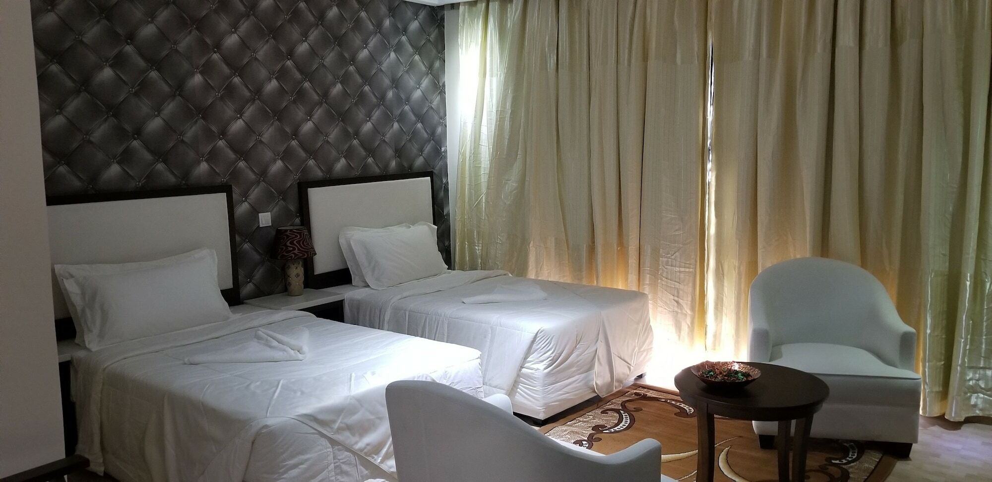 Metzy Residence Hotel Serrekunda Exterior photo